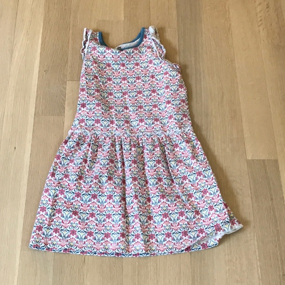 Tea size 6 girls dress, white with pink and blue flowers and designs.
